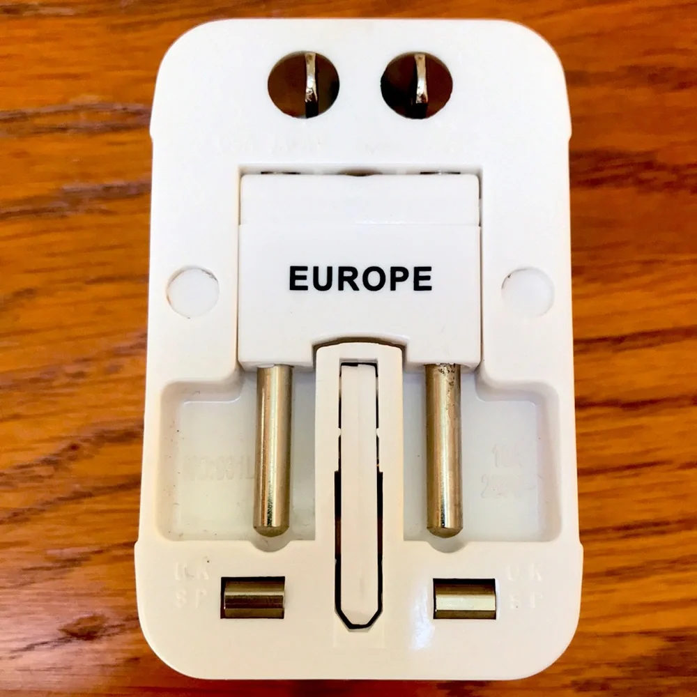 Universal Travel Adaptor: Compact & Easy to Use
